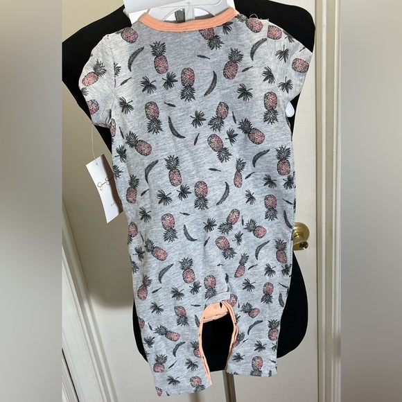 5 Piece, Baby Girl 3-6M Set. - Picture 8 of 14